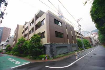 リビオ新宿御苑　外観1